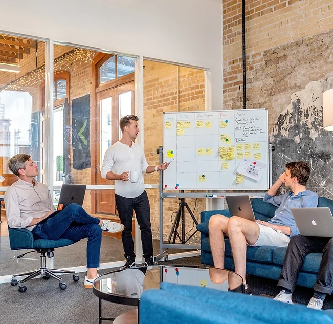 © Austin Distel Man giving a presentation in front of a flipchart